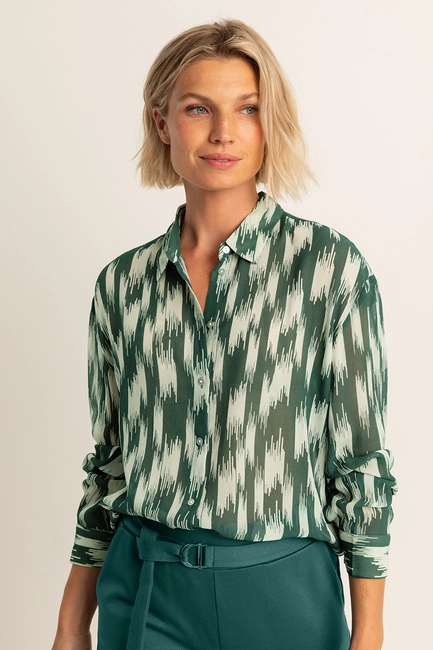 Blouse met ikatprint