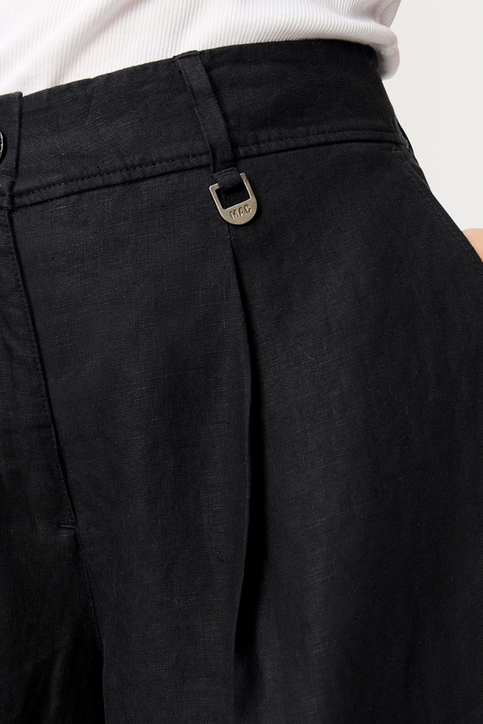 Britt Broek MAC