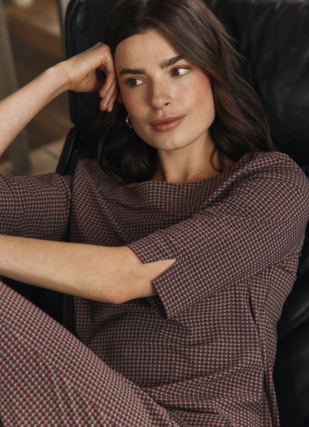 CHECKED ELEGANCE