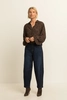 Donkerblauwe jeans met deelnaden