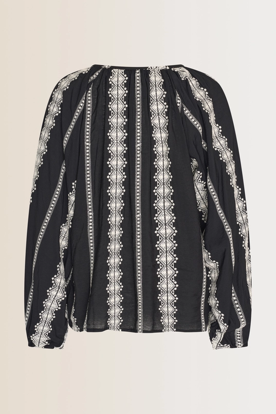 Geborduurde blouse