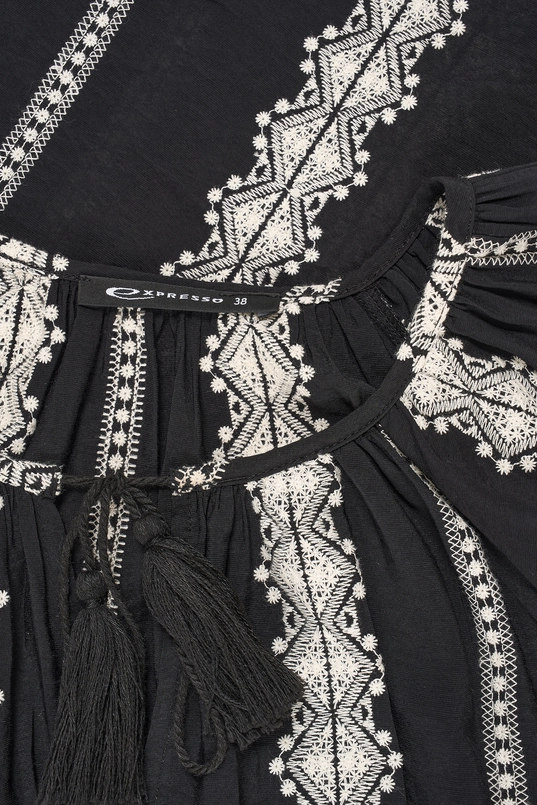 Geborduurde blouse