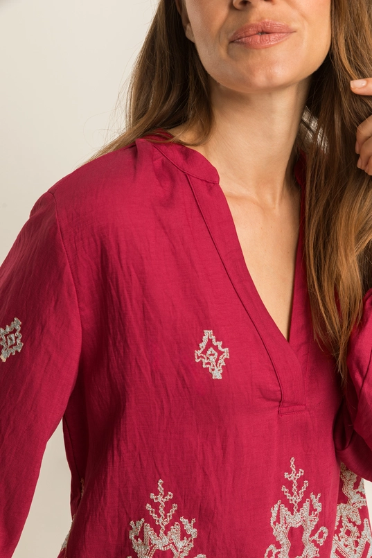 Geborduurde blouse