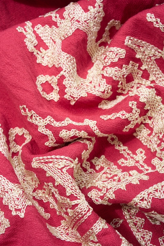 Geborduurde blouse