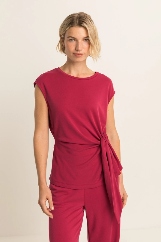 Gedrapeerde top met strikdetail