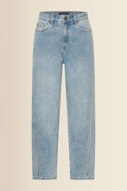 Loose-fit jeans
