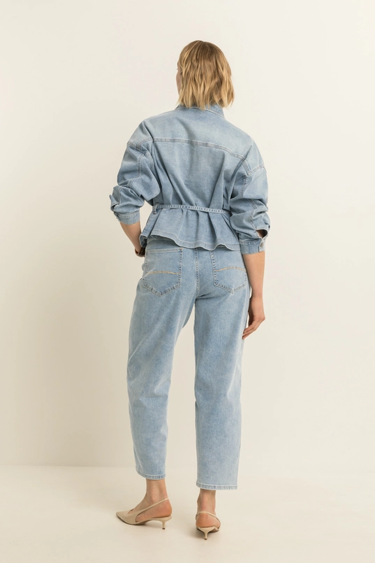 Loose-fit jeans