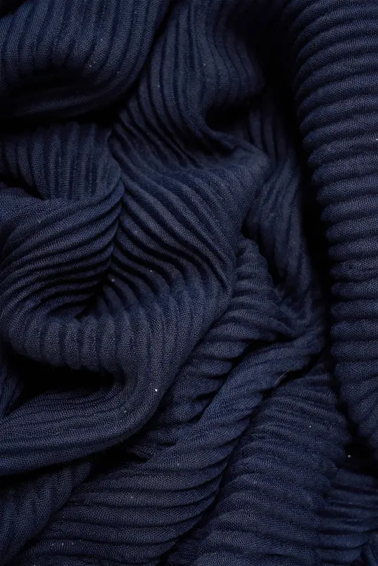 Plissé shawl