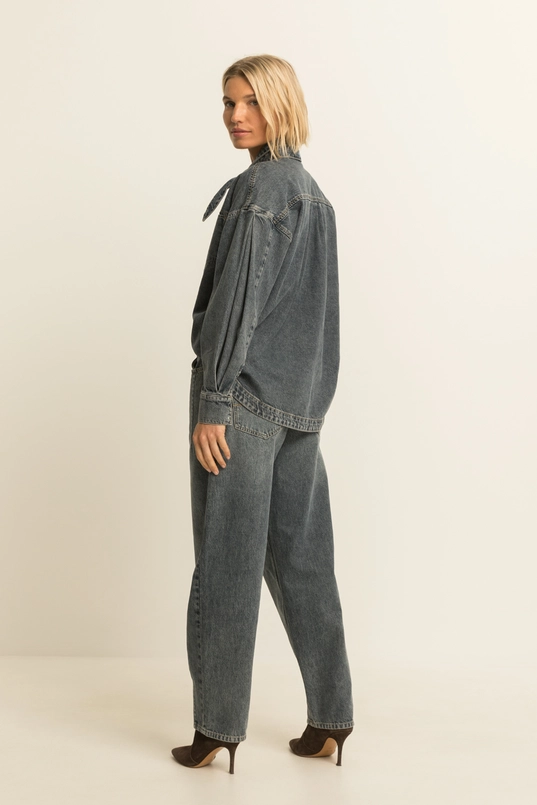 Relaxed fit barrel jeans