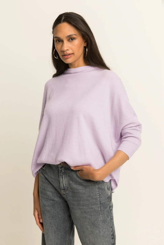 Ruimvallende trui met hoge hals