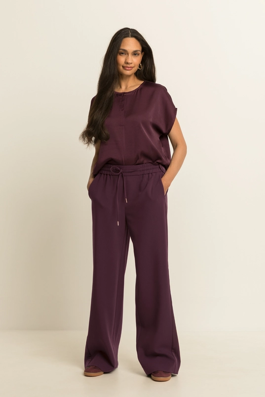 Satijnlook top met knoopdetail