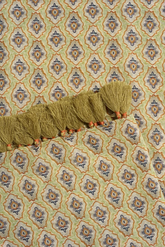 Shawl met dessin en kwastjes