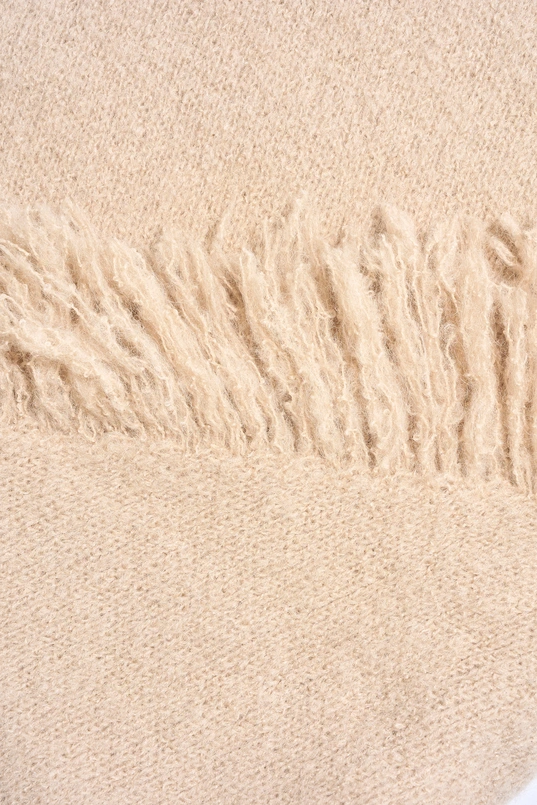 Shawl woven triangle with fringes