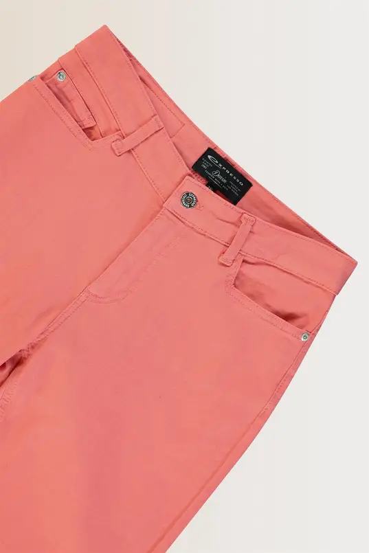 Slim-fit jeans