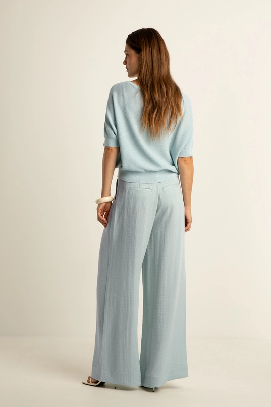 Soepelvallende broek met plooien