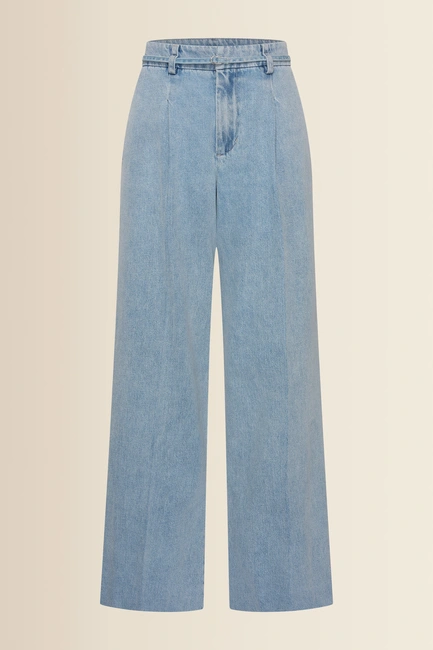 Soepelvallende jeans met ceintuur