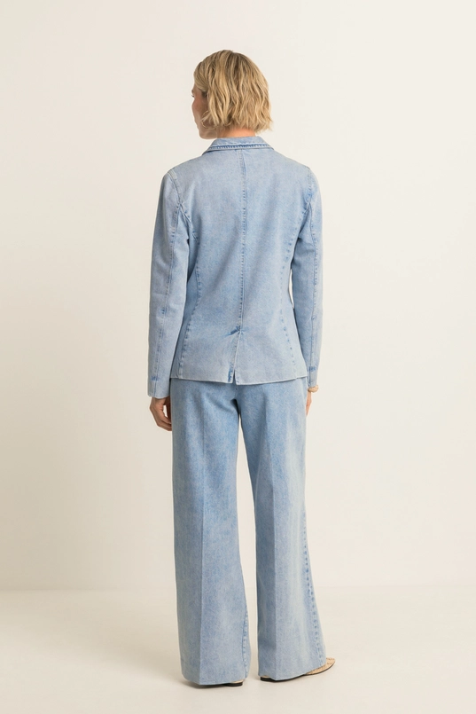 Soepelvallende jeans met ceintuur