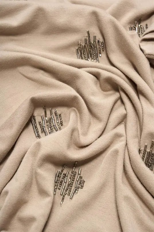 T-shirt met geborduurde details