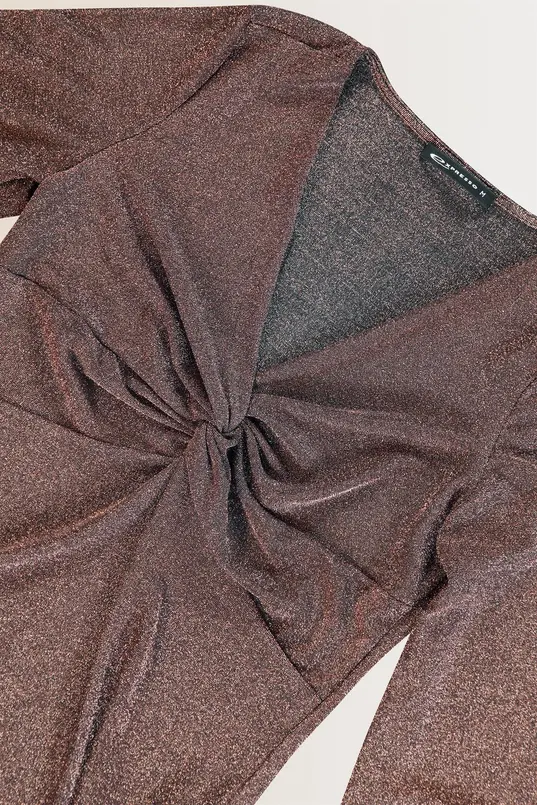 Top met knoopdetail